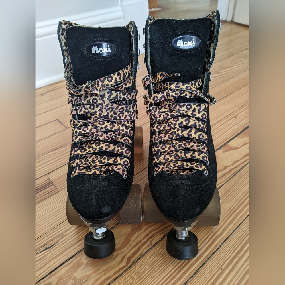 Moxi Panther Black Suede Roller Skate - Size 7